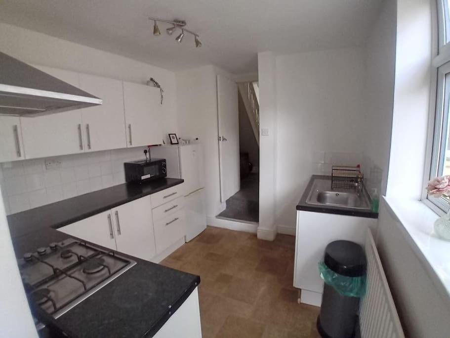 Large Family Home Central Location 3 Double Bedrooms And 1 Single Bedroom Кардифф Экстерьер фото